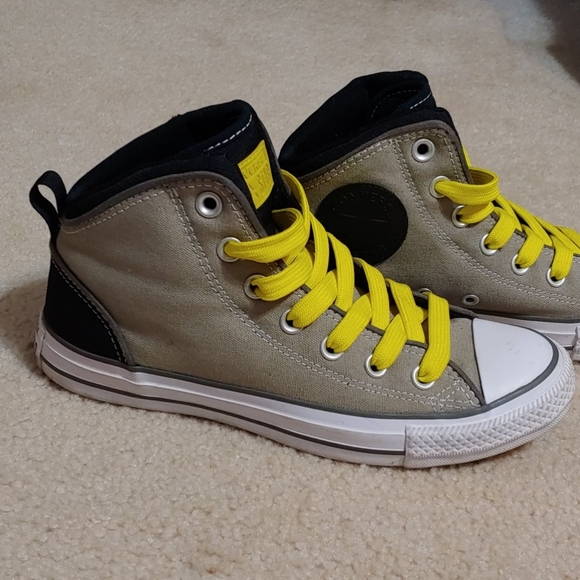 Converse yellow and gray! - Picture 2 of 3